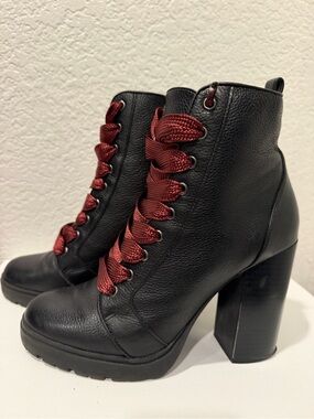 STEVE MADDEN Black Leather Lace-Up Block Heel Ankle Boots with MAROON Laces